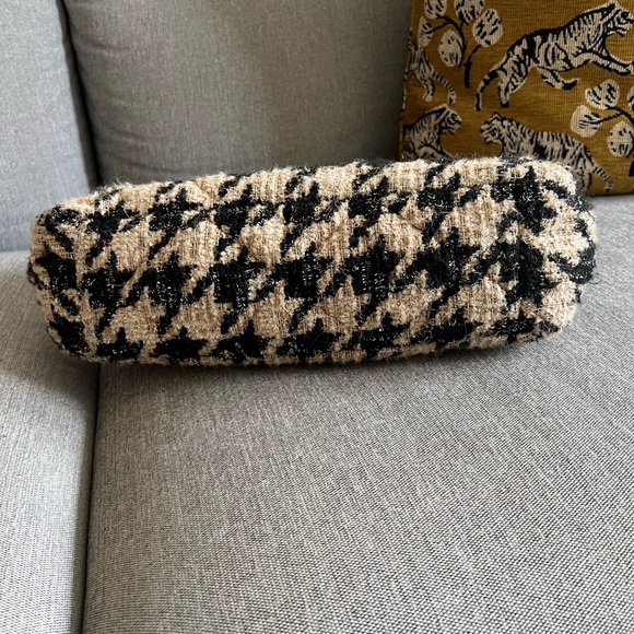 Chanel Tweed Maxi 19” Handbag - Rare Color! - Picture 9 of 12